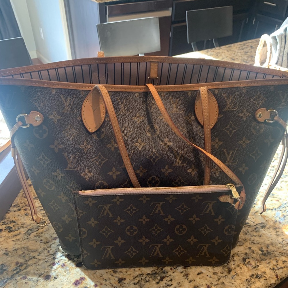 Louis Vuitton Neverfull MM with pouch